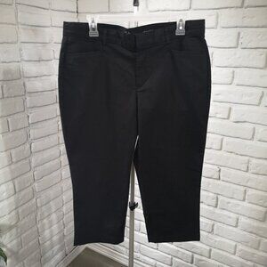 Dockers Ladies Size 12 Black Straight Legs Zipper & 2 Clasp Closure Capri Pants